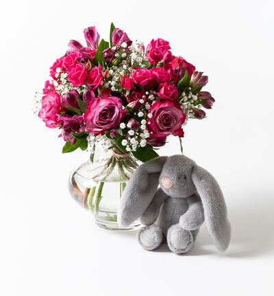 Lilla og rosa bukett med slør og bamse Lilla og rosa bukett med slør og bamse